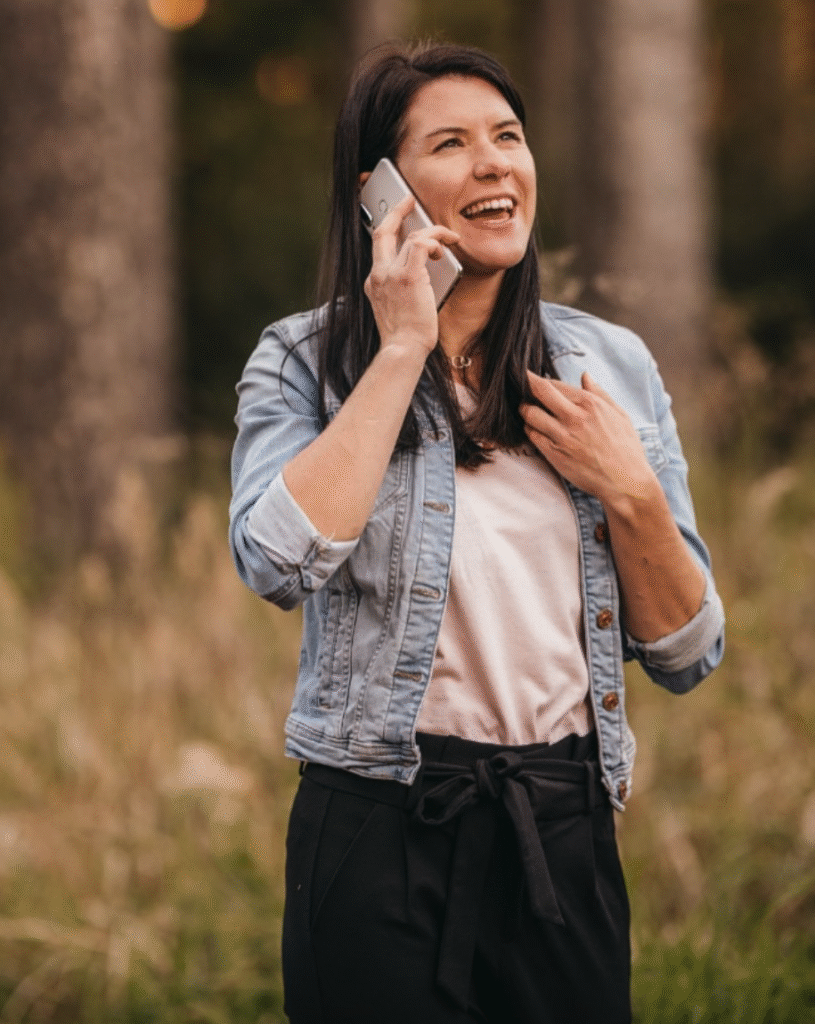Mindset-Expertin im Gespräch – begleitet Frauen im Starter Paket von FRAUEN INVESTIEREN auf ihrem Weg zu innerer und finanzieller Stärke